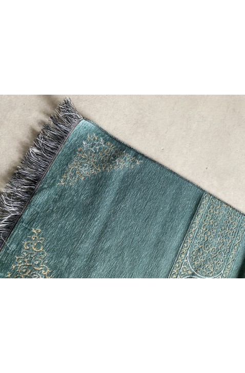 Tapis de prière vert clair orné de motifs dorées