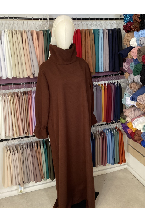 Abaya en laine col monté manches tulipes marron